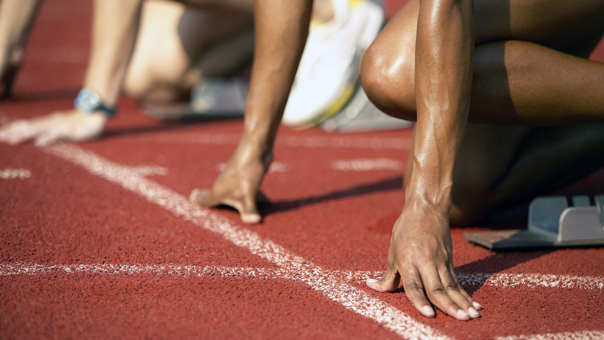 爱游戏体育-F1年度争冠之夜，西亚卡姆防守端锁死对手，极速赛道与篮球禁区的终极博弈