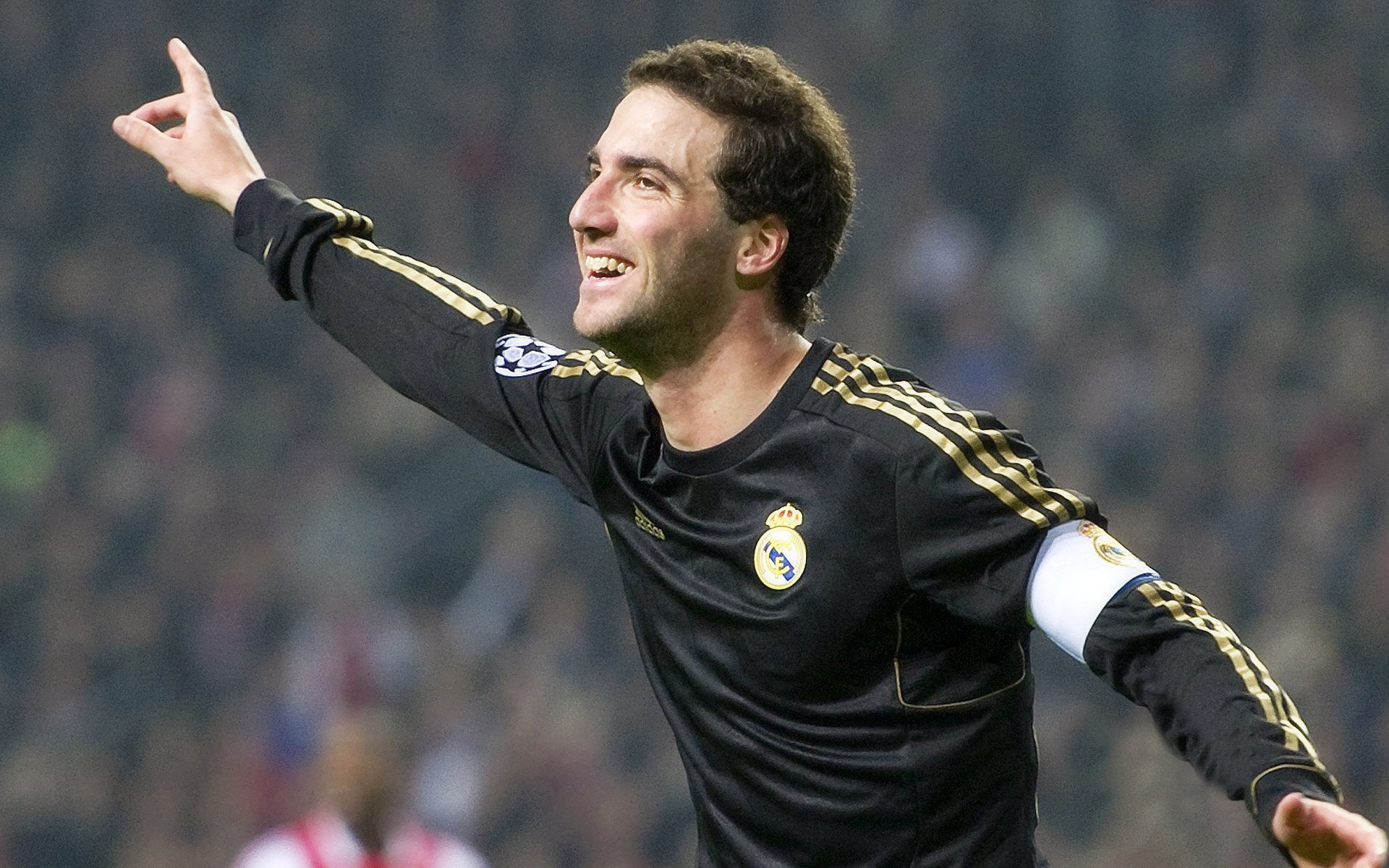 皮克，从诺坎普到几内亚，一个后卫的关键先生进化论