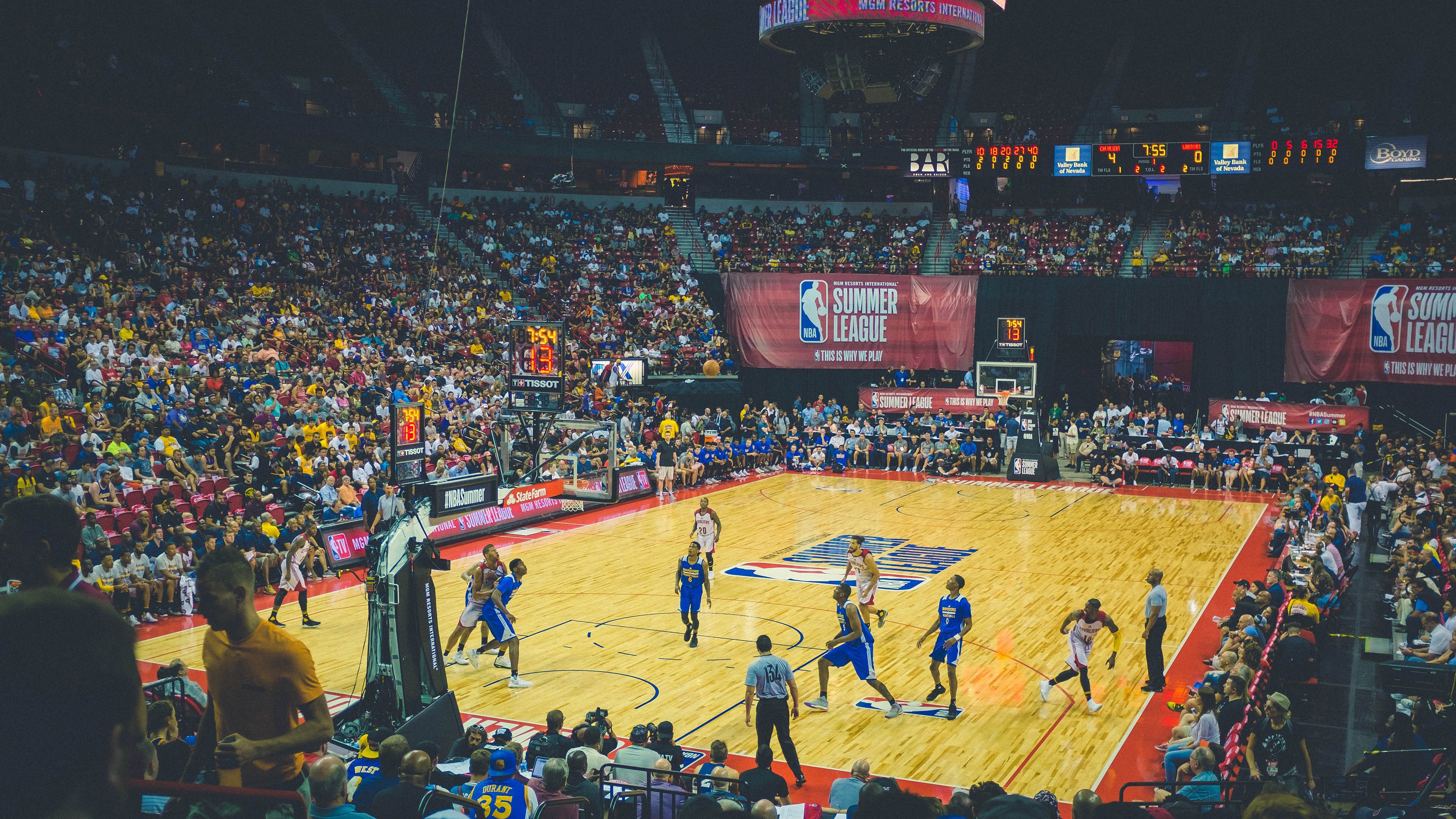 数据革命与草根逆袭,魔术爆冷雄鹿背后的篮球哲学转向